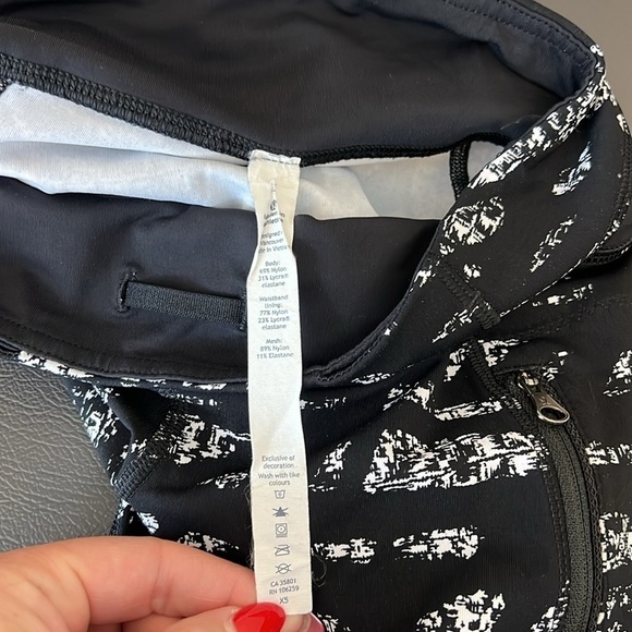 Lululemon Inspire Tight II in Graf Black White / Black size 2 - Picture 7 of 13